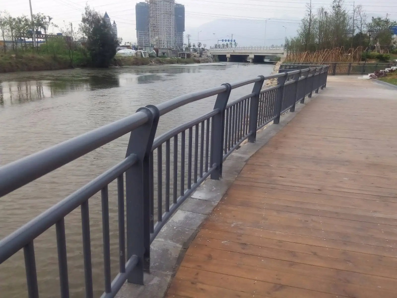 青岛河道防撞护栏工程项目